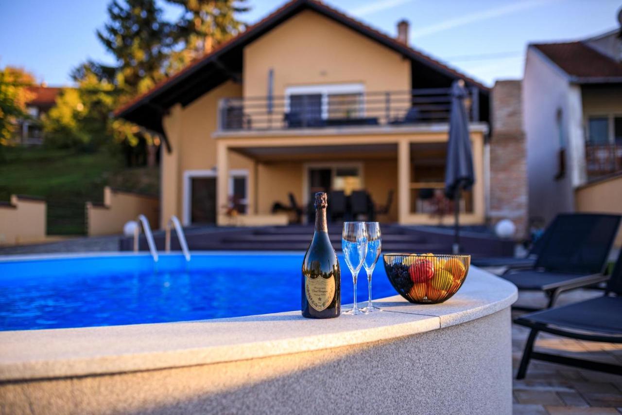 Villa Aljmaš Zewnętrze zdjęcie