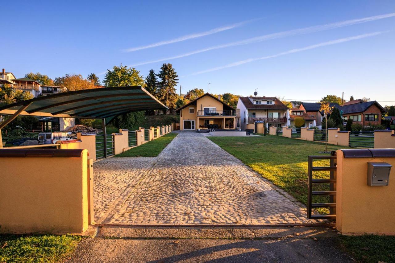 Villa Aljmaš Zewnętrze zdjęcie